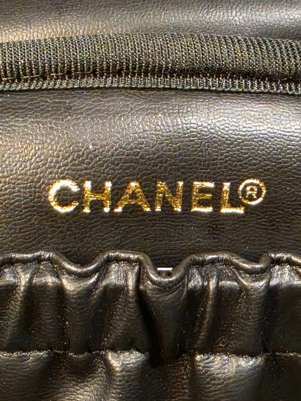 CHANEL PATENT LEATHER VANITY CASE - Picture 14 of 16